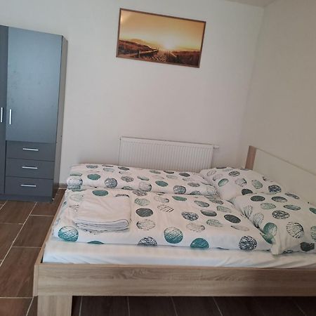 Nha Nghi Cho Cap Doi Va Gia Dinh Apartman Prága Kültér fotó