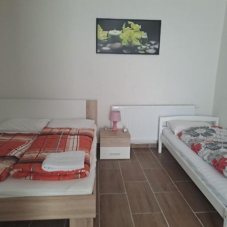Nha Nghi Cho Cap Doi Va Gia Dinh Apartman Prága Kültér fotó